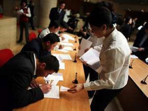 Inconsistent signature on cheques could land you in jail Inconsistent signature on cheques could land you in jail