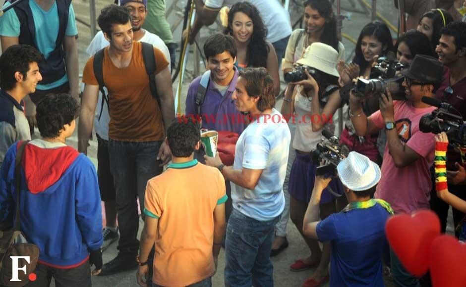 Saif Ali Khan shooting for a Lays commercial at St Xavier's college in Mumbai. Sachin Gokhale/Firstpost Saif Ali Khan shooting for a Lays commercial at St Xavier's college in Mumbai. Sachin Gokhale/Firstpost