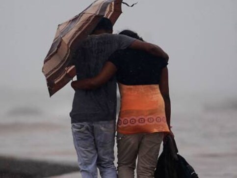 Hanging out in isolated places? Face action, Mumbai police tells couples Hanging out in isolated places? Face action, Mumbai police tells couples