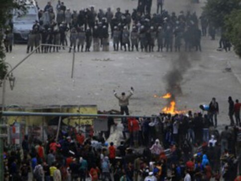 Death toll rises to 60 as Egypt shows defiance against Morsi