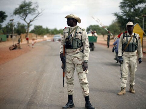 Malians celebrate as French troops near Timbuktu Malians celebrate as French troops near Timbuktu