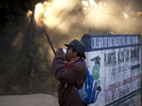 Self-defence squads battle drug gang violence in Mexico Self-defence squads battle drug gang violence in Mexico