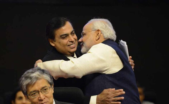 Images: Who Modi hugged and whom he didn't at the Vibrant Gujarat summit Images: Who Modi hugged and whom he didn't at the Vibrant Gujarat summit