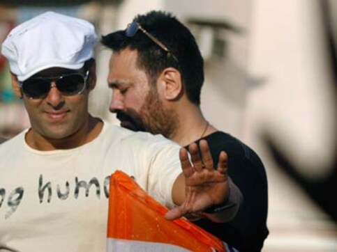 Salman Khan signs Rs 500 cr tv rights deal with Star India Salman Khan signs Rs 500 cr tv rights deal with Star India