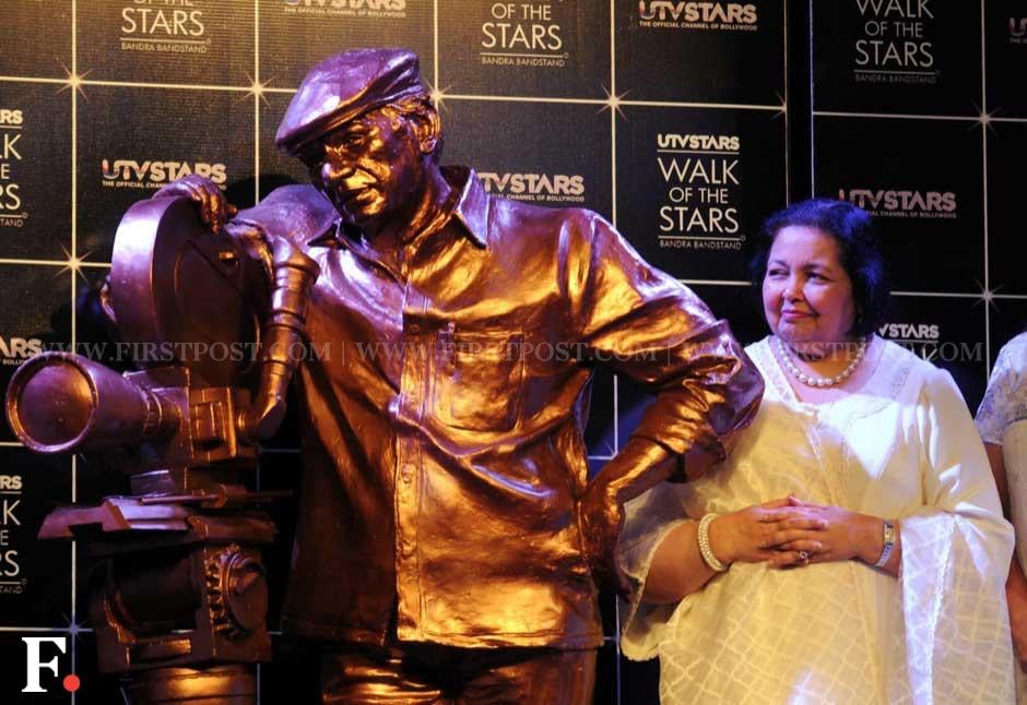 Pamela Chopra with late husband Yash Chopra's statue. Sachin Gokhale/Firstpost Pamela Chopra with late husband Yash Chopra's statue. Sachin Gokhale/Firstpost