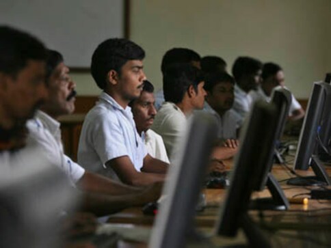 Blue-chip cos allot employee stocks worth Rs 5,500 cr this fiscal Blue-chip cos allot employee stocks worth Rs 5,500 cr this fiscal