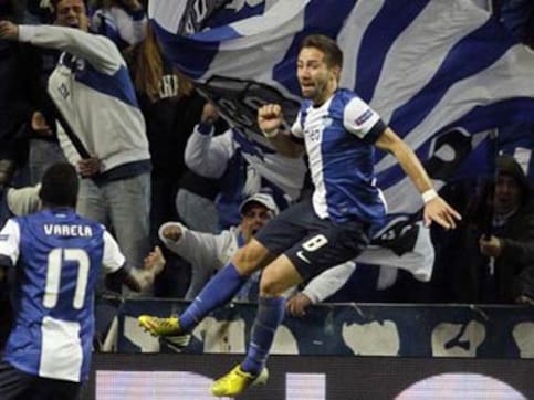 Champions League: Moutinho's dubious goal helps Porto beat Malaga Champions League: Moutinho's dubious goal helps Porto beat Malaga