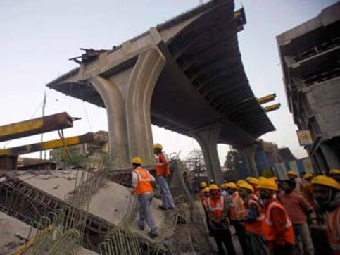 Three held for Mumbai flyover collapse, L&T stands by safety measures Three held for Mumbai flyover collapse, L&T stands by safety measures
