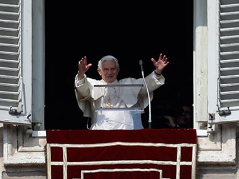 In a first after resignation, Pope blesses thousands at St Peter's Square