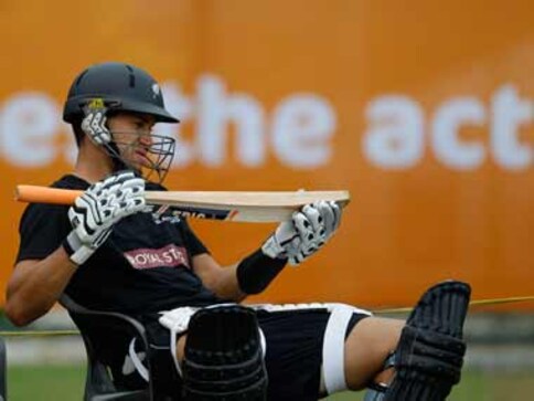 Delhi Daredevils trade Ross Taylor for Pune's Ashish Nehra Delhi Daredevils trade Ross Taylor for Pune's Ashish Nehra