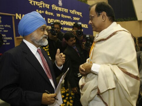 Budget: PM favours FM over Montek on plan expenditure Budget: PM favours FM over Montek on plan expenditure