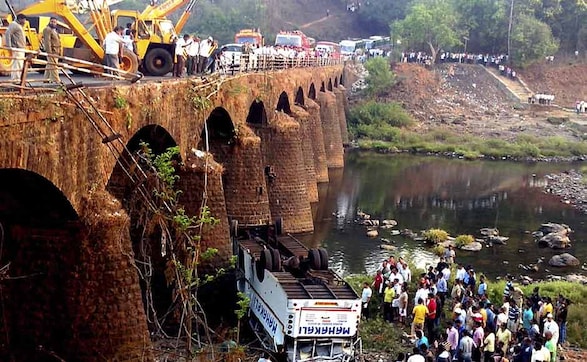 Images: Tragic bus accident at Ratnagiri claims 37 lives Images: Tragic bus accident at Ratnagiri claims 37 lives
