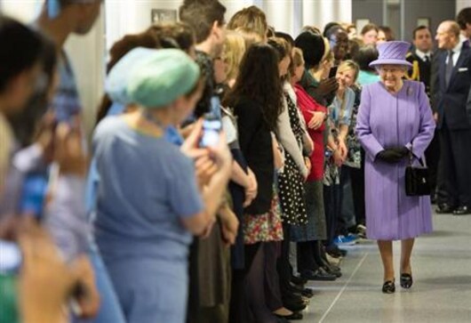 Queen Elizabeth in hospital with stomach bug