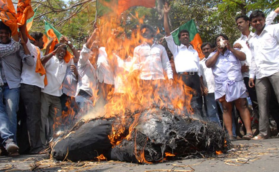 BJP workers in Chennai burn effigies in protest of atrocities against Tamils in Sri Lanka. Firstpost