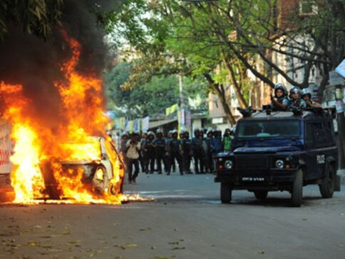 Police, activists clash in Bangladesh, 5 dead
