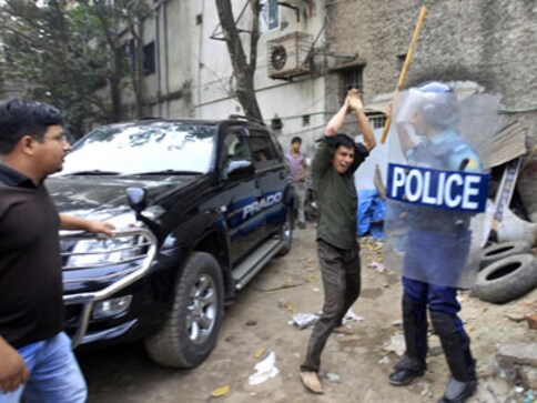 Clashes, blasts mark Bangladesh opposition protest