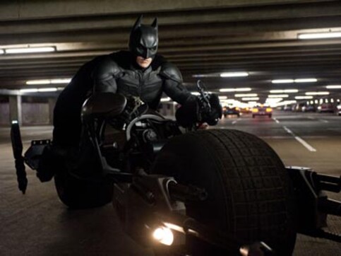 'Batman' helps nab burglary suspect in UK, vanishes into night 'Batman' helps nab burglary suspect in UK, vanishes into night
