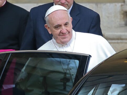Dalai Lama congratulates newly elected Pope Francis