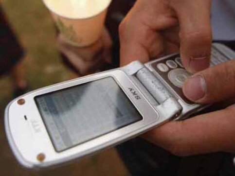 Telcos owe govt Rs 9,600 cr for licence, spectrum charges Telcos owe govt Rs 9,600 cr for licence, spectrum charges