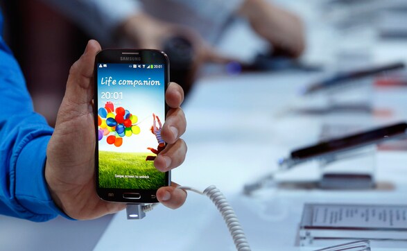 Samsung Galaxy S4 blitz: What's Apple's next strategy? Samsung Galaxy S4 blitz: What's Apple's next strategy?