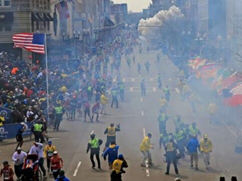FBI seeks Boston citizens' help to hunt down suspects FBI seeks Boston citizens' help to hunt down suspects