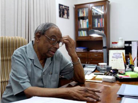 Gold price crash to help improve BoP position, says Rangarajan Gold price crash to help improve BoP position, says Rangarajan
