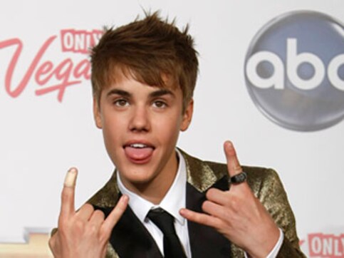 Justin Bieber shrugs off 'rumors' after Swedish drug find Justin Bieber shrugs off 'rumors' after Swedish drug find