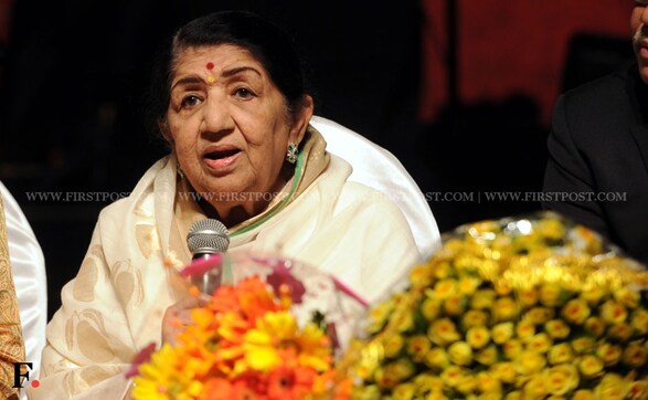 Lata Mangeshkar, Sonu Nigam at Master Dinanath Mangeshkar Award ceremony Lata Mangeshkar, Sonu Nigam at Master Dinanath Mangeshkar Award ceremony