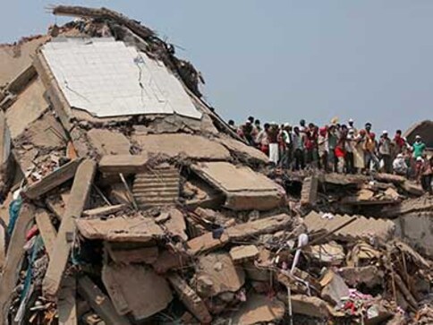 Death toll from Bangladesh factory collapse hits staggering 580