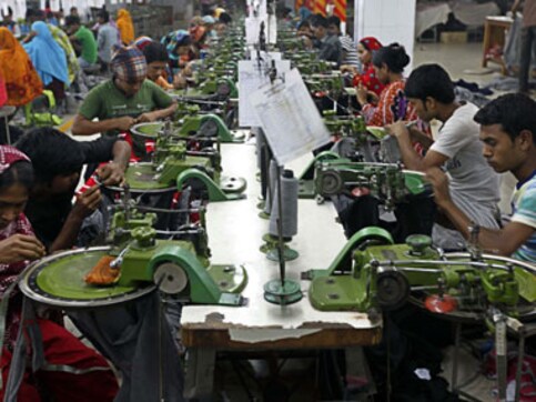 Post Bangladesh building collapse, big retailers back safety accord Post Bangladesh building collapse, big retailers back safety accord