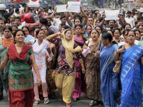 Kolkata HC adjourns hearing of chitfund PILs