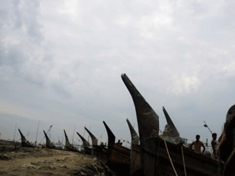 Cyclone Mahasen hits Bangladesh, leaves one dead Cyclone Mahasen hits Bangladesh, leaves one dead