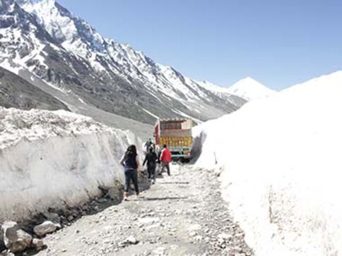 Himachal Pradesh continues to reel under cold wave conditions as state receives rain, snowfall for 4th day in a row Himachal Pradesh continues to reel under cold wave conditions as state receives rain, snowfall for 4th day in a row