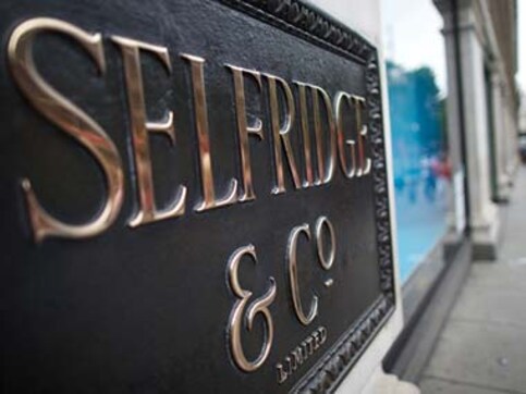 Six men in burqas steal watches worth $1.5 mn from Selfridges in London Six men in burqas steal watches worth $1.5 mn from Selfridges in London