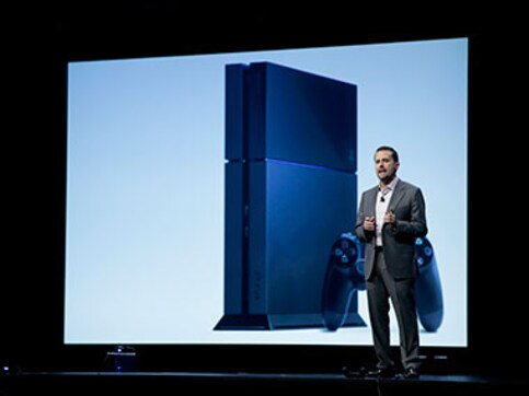 E3: At $399, Sony prices PS4 below Microsoft's Xbox One E3: At $399, Sony prices PS4 below Microsoft's Xbox One