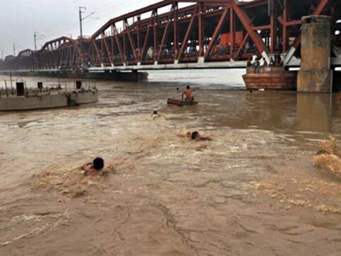 Yamuna recedes in Delhi but flows above danger mark Yamuna recedes in Delhi but flows above danger mark