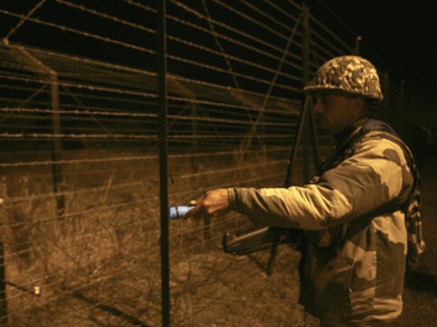 Kashmir: Security forces-militants gun battle runs into second day Kashmir: Security forces-militants gun battle runs into second day
