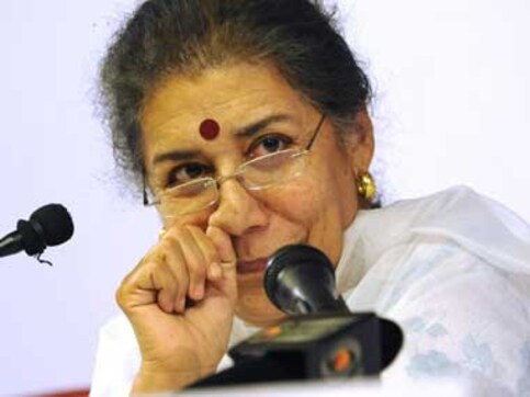 Twitter wars: Ambika slams Sushma for her remark on Bahuguna govt Twitter wars: Ambika slams Sushma for her remark on Bahuguna govt
