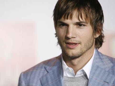 Ashton Kutcher testifies in murder trail of ex-girlfriend: Thought it was red wine spilled on carpet, not blood Ashton Kutcher testifies in murder trail of ex-girlfriend: Thought it was red wine spilled on carpet, not blood