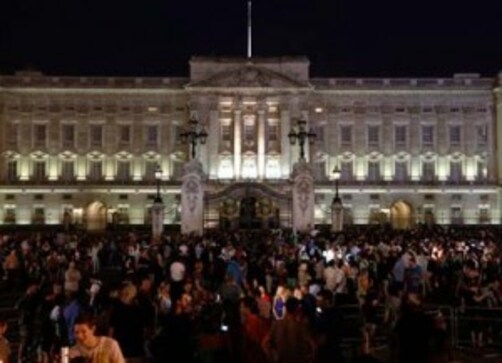 Queen Elizabeth faces first ever staff strike over 'appalling' low pay Queen Elizabeth faces first ever staff strike over 'appalling' low pay