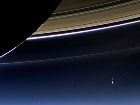 NASA spacecraft captures stunning images of Earth from 900 mn miles NASA spacecraft captures stunning images of Earth from 900 mn miles