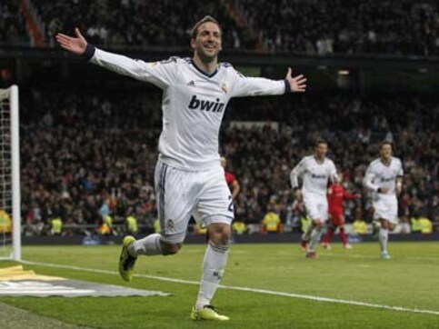 Napoli close in on signing Higuain and Pepe Reina Napoli close in on signing Higuain and Pepe Reina