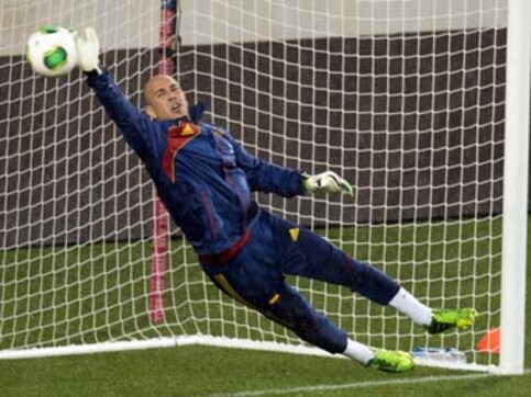 Reina hurt by Liverpool exit but turns focus to Napoli Reina hurt by Liverpool exit but turns focus to Napoli