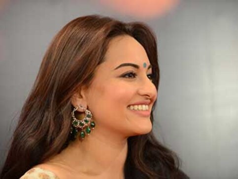 People discouraged me from taking up 'Lootera', says Sonakshi Sinha People discouraged me from taking up 'Lootera', says Sonakshi Sinha