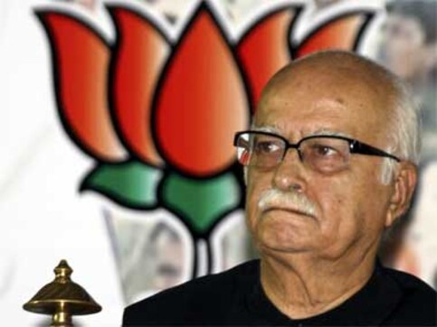 LK Advani arrives in Nagpur to meet RSS leaders LK Advani arrives in Nagpur to meet RSS leaders