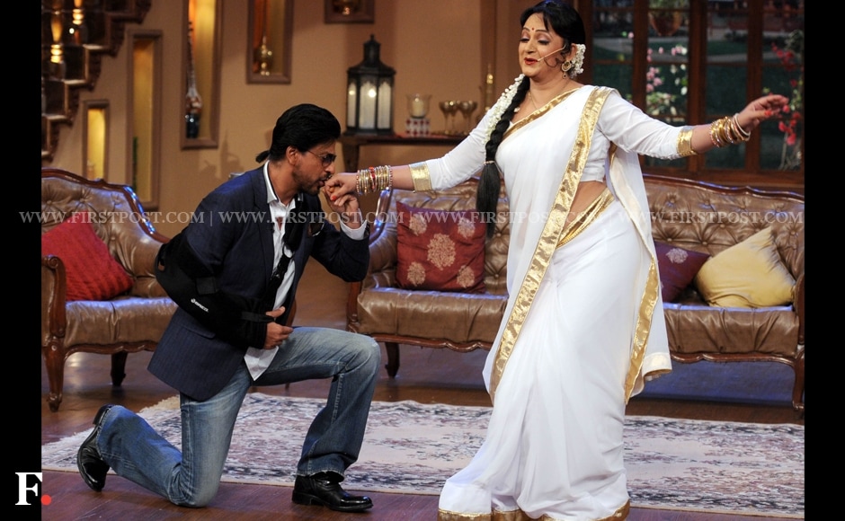 Shah Rukh Khan gets down on one knee. Don't tell his wife. Sachin Gokhale/Firstpost Shah Rukh Khan gets down on one knee. Don't tell his wife. Sachin Gokhale/Firstpost