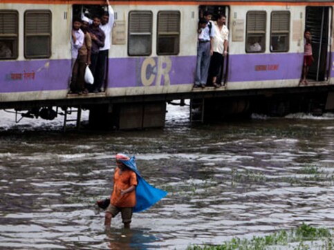 Mumbai rains live: Trains delayed but operational, water logging in some parts Mumbai rains live: Trains delayed but operational, water logging in some parts