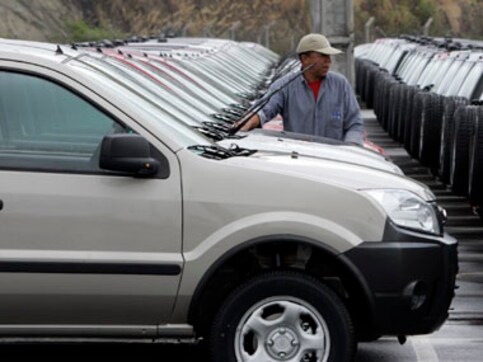 Thanks to a limping auto sector buy cars at Rs 15-60K discounts Thanks to a limping auto sector buy cars at Rs 15-60K discounts