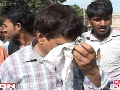 Asaram supporters attack IBN7 journalists in Jodhpur Asaram supporters attack IBN7 journalists in Jodhpur