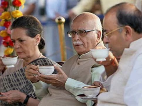 Advani's jibe at Modi: Leaders should avoid criticism on Independence Day